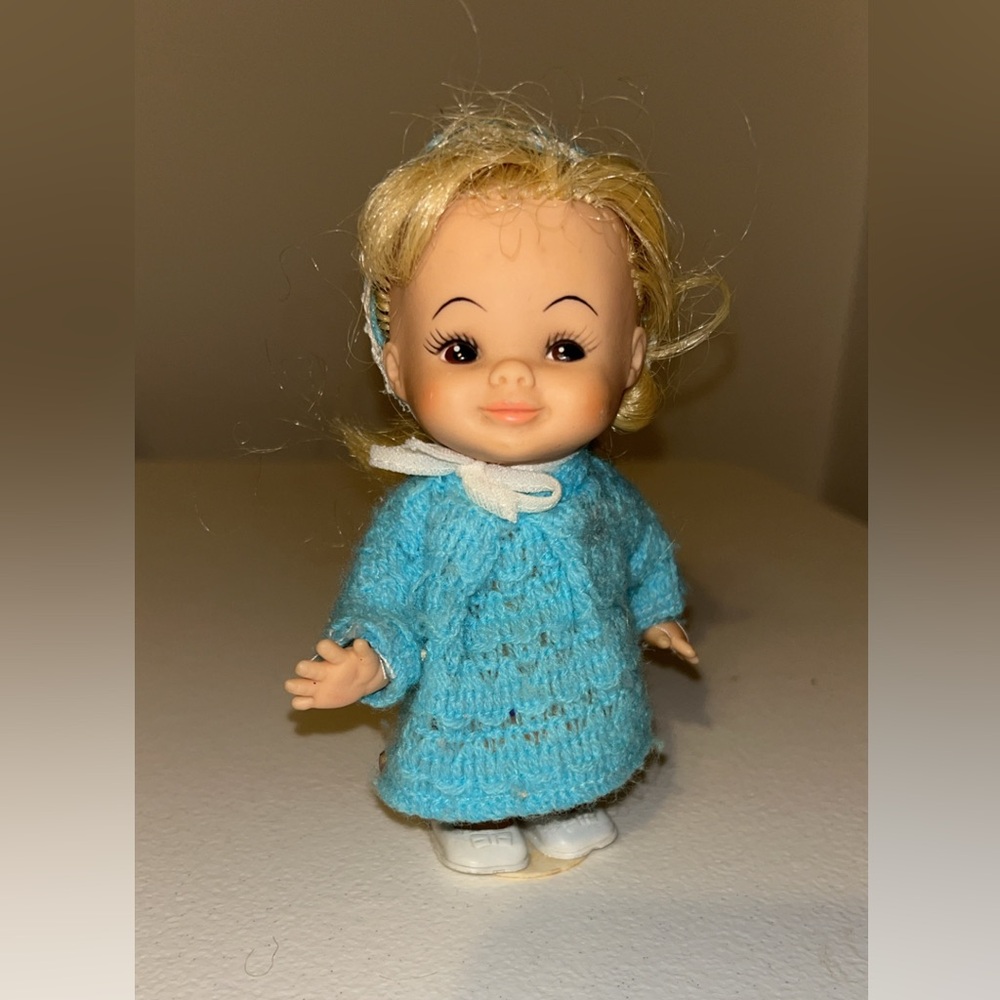1967 Horsman wind up dancing/shaking doll antique
